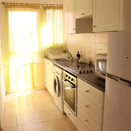 Central 2 Bedroom In Kato Apartment *