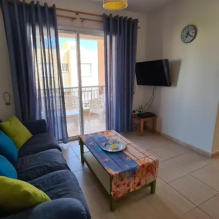Central 2 Bedroom In Kato Apartment *
