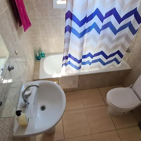 Central 2 Bedroom In Kato